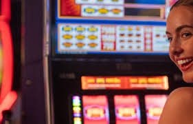 Pengguna wkwk77 menikmati aplikasi mobile sportsbook dan slot online dengan antarmuka responsif